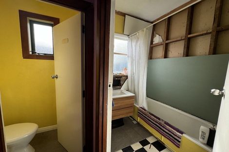 Photo of property in 2 Hobson Place, Takaro, Palmerston North, 4412