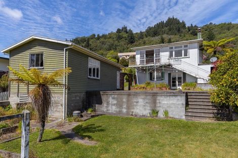 Photo of property in 82 Milton Terrace, Picton, 7220