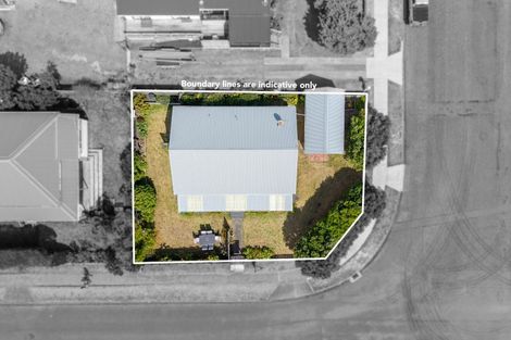 Photo of property in 1 Eruini Street, Waikanae Beach, Waikanae, 5036