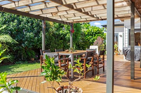 Photo of property in 32 Maesbury Close, Papamoa Beach, Papamoa, 3118