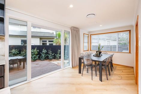 Photo of property in 23 Saint Albans Avenue, Hokowhitu, Palmerston North, 4410