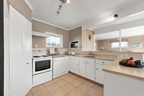 Photo of property in 16 Robert Burke Place, Henderson, Auckland, 0612