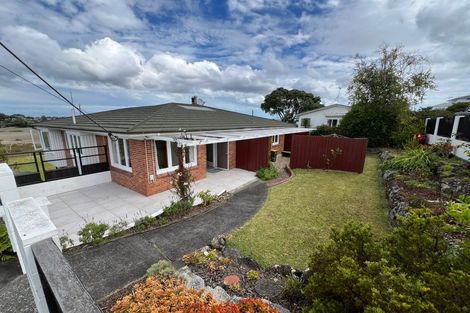 Photo of property in 1/15 Birkley Road, Bayswater, Auckland, 0622