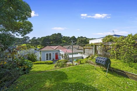 Photo of property in 36 Edinburgh Terrace, Berhampore, Wellington, 6023