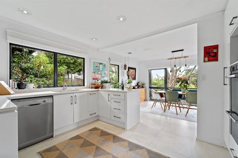 Photo of property in 2/2 Parr Terrace, Castor Bay, Auckland, 0620