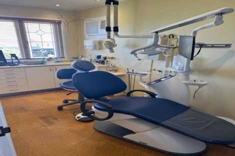 Photo of property in 40 Te Atatu Road, Te Atatu South, Auckland, 0610