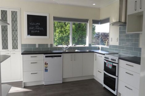 Photo of property in 2 Caesar Roose Drive, Glenview, Hamilton, 3206