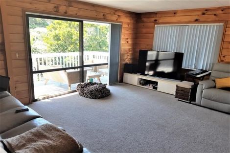 Photo of property in 16 Noeleen Street, Glenfield, Auckland, 0629