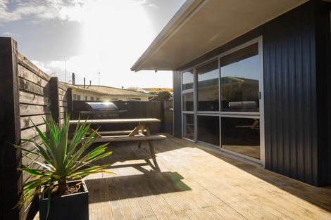 Photo of property in 32 Palliser Place, Milson, Palmerston North, 4414