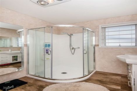 Photo of property in 35 Powrie Street, Glenfield, Auckland, 0629