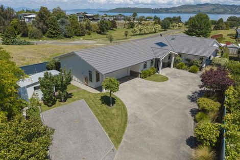 Photo of property in 5 Pukenamu Road, Rainbow Point, Taupo, 3330