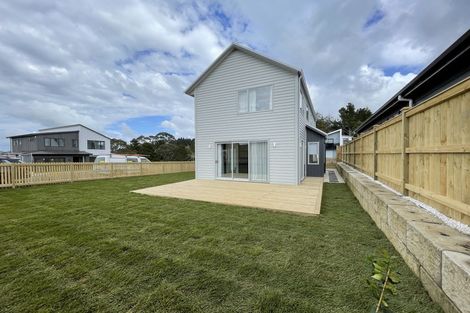 Photo of property in 17 Paparahi Place, Wainui, 0992