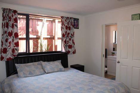 Photo of property in 12 George Arthur Place, Pukekohe, 2120