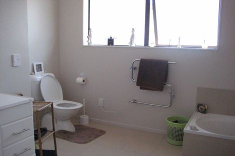 Photo of property in 51 Tiriwa Drive, Massey, Auckland, 0614