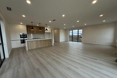 Photo of property in 17 Makenu Crescent, Wainui, 0992