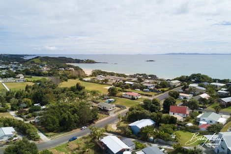 Photo of property in 10 Paradise Road, Coopers Beach, 0420
