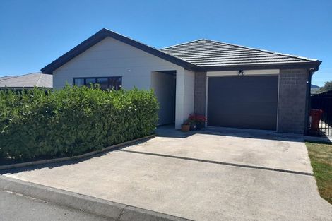 Photo of property in 48 Te Kaeaea Crescent, Wallaceville, Upper Hutt, 5018