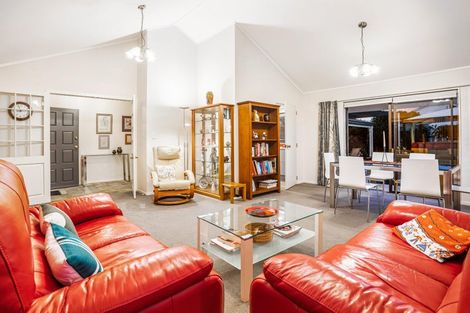 Photo of property in 27 Glucina Avenue, West Harbour, Auckland, 0618