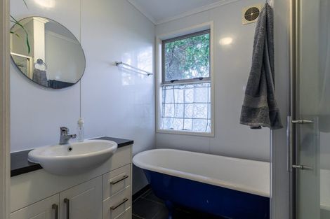 Photo of property in 8 Rimu Road, Oratia, Auckland, 0604