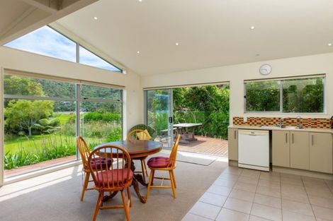 Photo of property in 2323 Queen Charlotte Drive, Ngakuta Bay, Picton, 7281