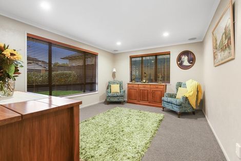 Photo of property in 14 Parkwood Place, Huntington, Hamilton, 3210