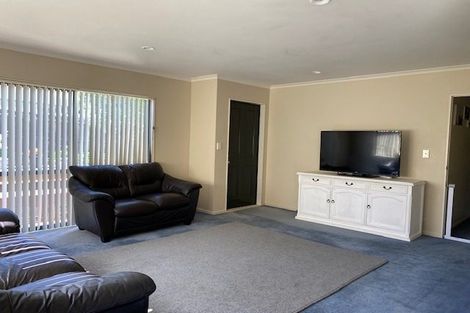 Photo of property in 11a Coubray Place, Botany Downs, Auckland, 2010