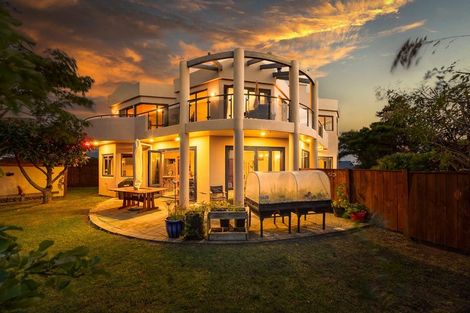 Photo of property in 3 Shearwater Rise, Paraparaumu Beach, Paraparaumu, 5032