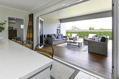 Photo of property in 4 Young Place, Taradale, Napier, 4112