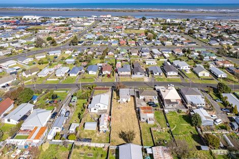 Photo of property in 27 Ruapehu Street, Castlecliff, Whanganui, 4501