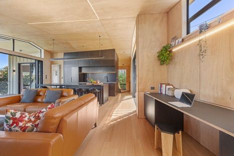 Photo of property in 21 Point Street, Raglan, 3225