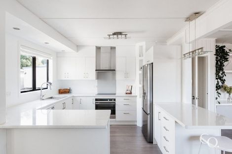 Photo of property in 22 Queen Road, Bellevue, Tauranga, 3110