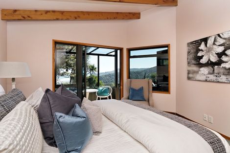 Photo of property in 26 Piha Road, Piha, 0772