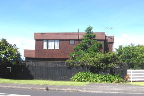 Photo of property in 1/5 High Road, Glenfield, Auckland, 0629