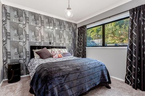 Photo of property in 15 Glenorchy Way, Aotea, Porirua, 5024