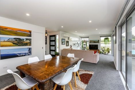 Photo of property in 17a Heta Road, Highlands Park, New Plymouth, 4312
