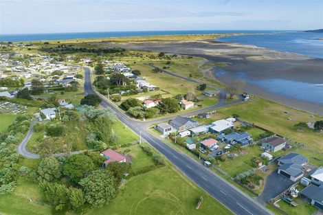 Photo of property in 69 Maunsell Road, Port Waikato, Tuakau, 2695