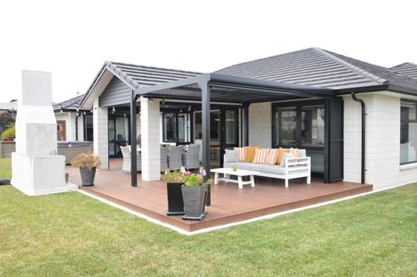 Photo of property in 2 Olive Close, Omokoroa, 3114