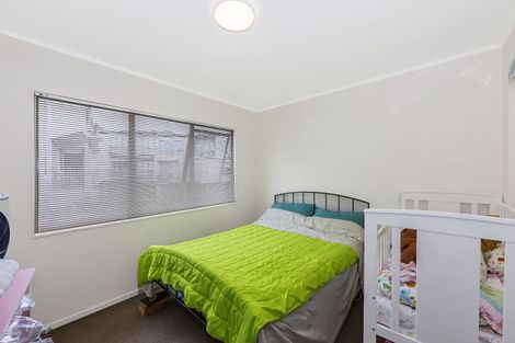 Photo of property in The Haven, 10/120 Beach Haven Road, Beach Haven, Auckland, 0626