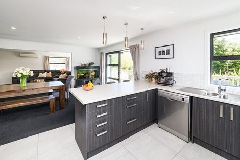 Photo of property in 33 Galea Grove, Kelvin Grove, Palmerston North, 4414