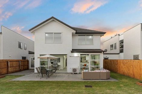 Photo of property in 28 Phar Lap Crescent, Takanini, 2112