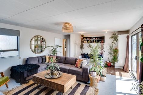 Photo of property in 2 Henderson Crescent, Onekawa, Napier, 4110