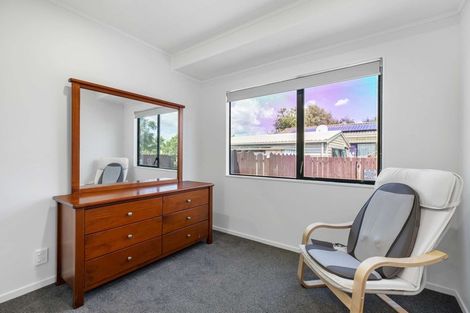 Photo of property in 2/8 Celmisia Place, Weymouth, Auckland, 2103