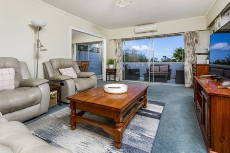Photo of property in 1/28 Spencer Road, Pinehill, Auckland, 0632