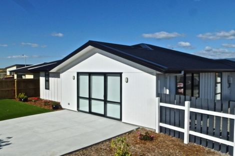 Photo of property in 1 Seagrass Place, Otaki Beach, Otaki, 5512