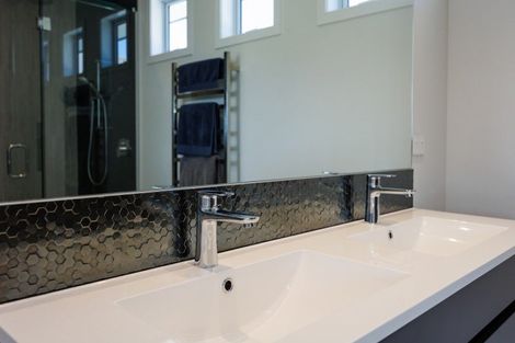 Photo of property in 33 Hartwell Drive, Kelvin Grove, Palmerston North, 4470