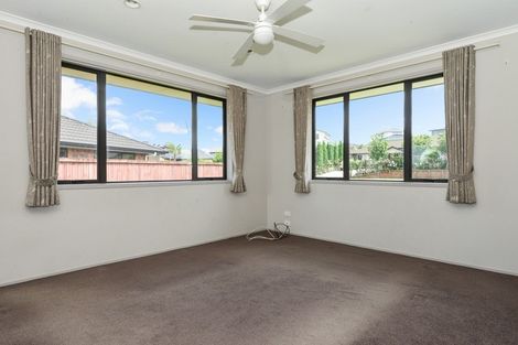 Photo of property in 69 Farnborough Drive, Grandview Heights, Hamilton, 3200