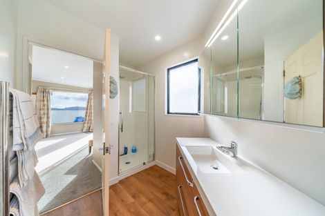Photo of property in 5 Bowsprit Way, Whitby, Porirua, 5024