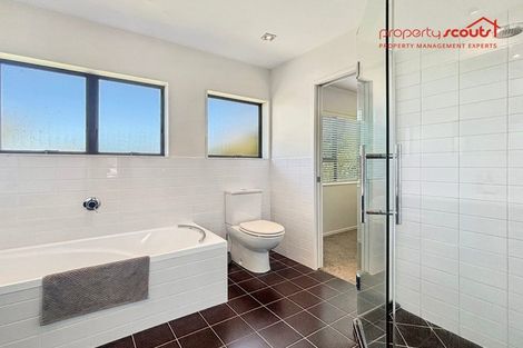 Photo of property in 2/33 Montgomery Avenue, Rothesay Bay, Auckland, 0630