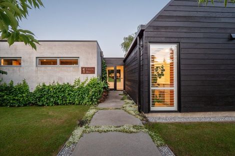 Photo of property in 1 Larkins Way, Arthurs Point, Queenstown, 9371