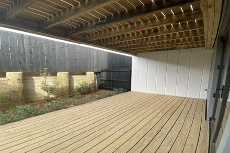 Photo of property in 21 Pukakaho Lane, Papatoetoe, Auckland, 2025